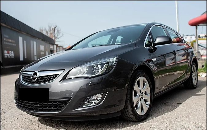 Opel Astra cena 27999 przebieg: 207000, rok produkcji 2012 z Elbląg małe 631